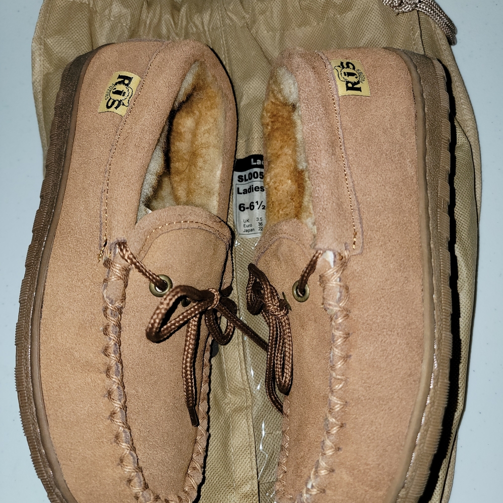 NWT Women's Sheep Skin & Leather Tan Moccasins